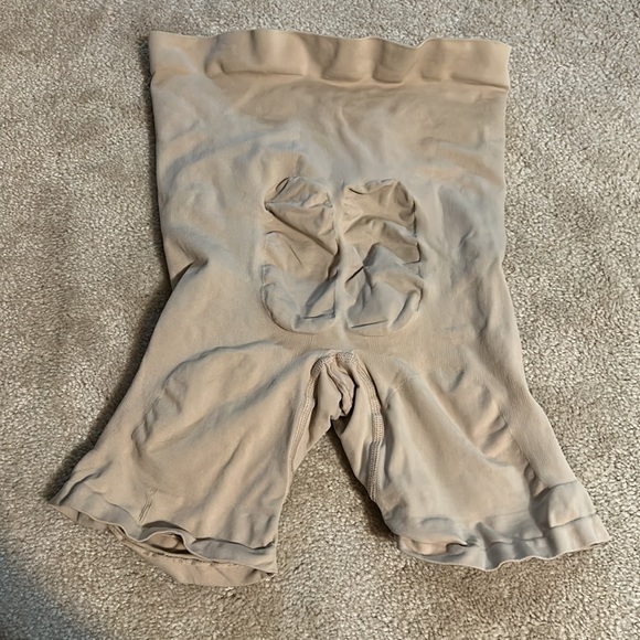 SKIMS MATERNITY SCULPTING SHORT MID THIGH - 2X/3X - Picture 3 of 4